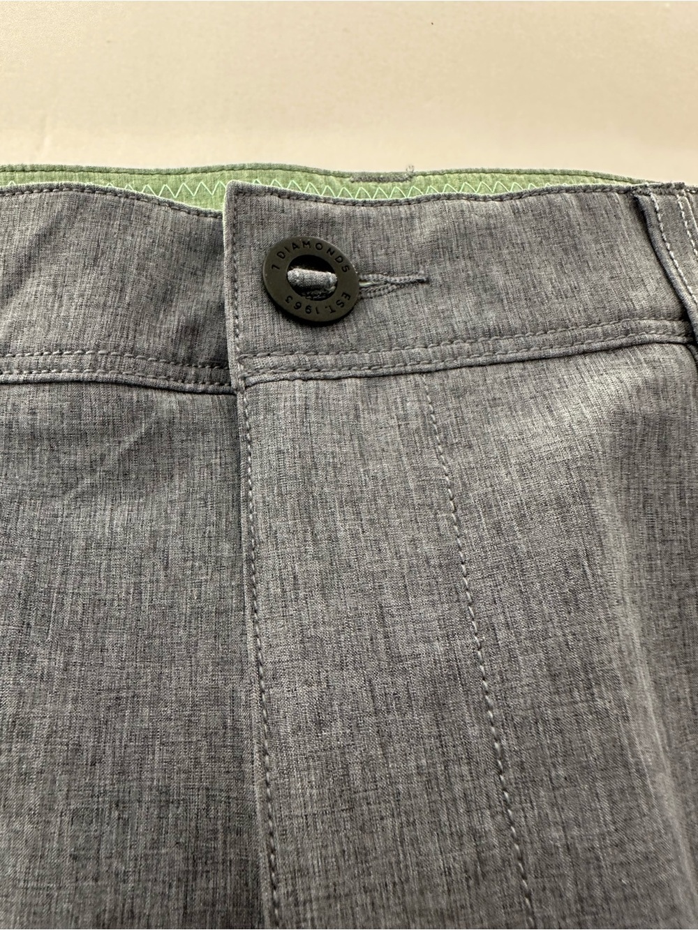 7 Diamonds Aeroplane Performance Shorts Men’s 35 Gray Stretch Golf Travel NWT - Picture 3 of 10